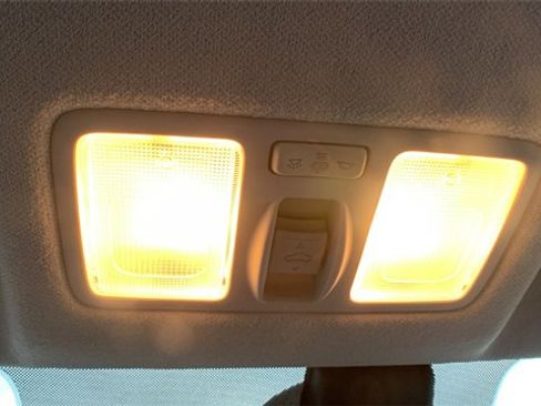 Used 2024 Hyundai Venue SEL image 17