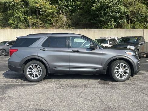 Used 2023 Ford Explorer XLT w/ Equipment Group 202A RWD image 2