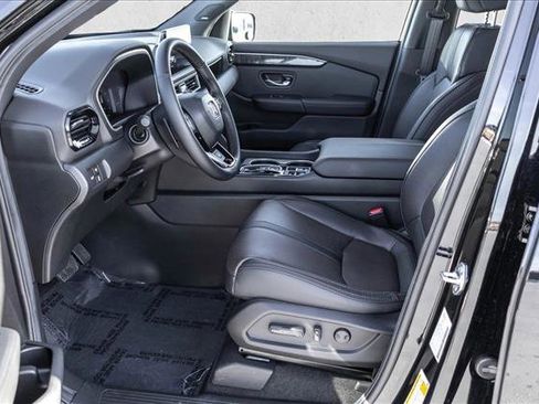 Used 2025 Honda Pilot Black Edition image 12