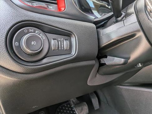 Used 2018 Jeep Renegade Trailhawk image 15