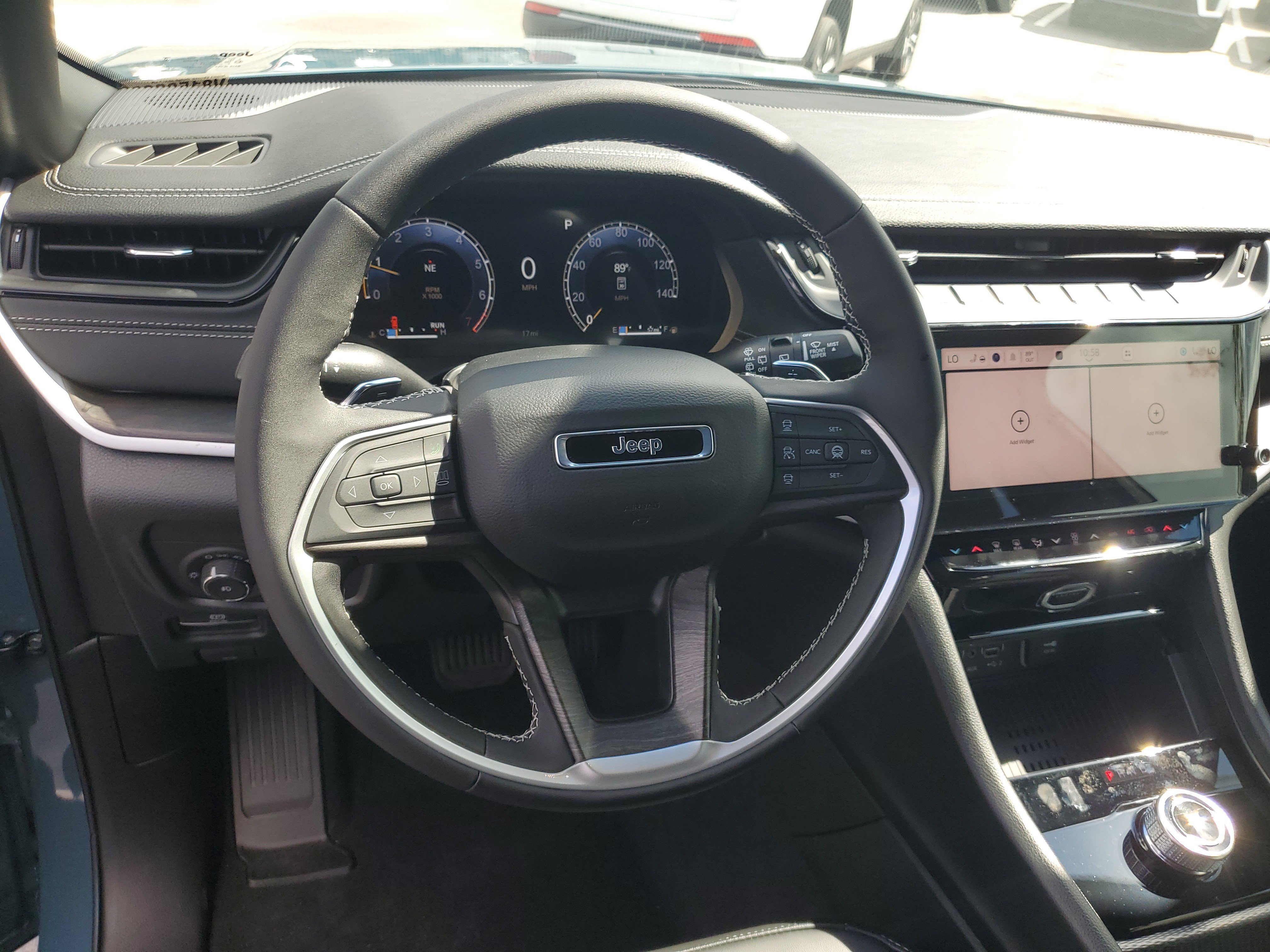 New 2027 Jeep Grand Cherokee Limited RWD image 11