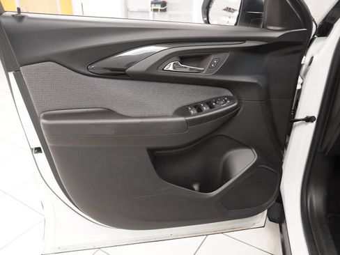 Used 2021 Chevrolet TrailBlazer LS FWD image 16
