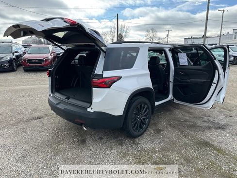 Used 2023 Chevrolet Traverse RS image 33
