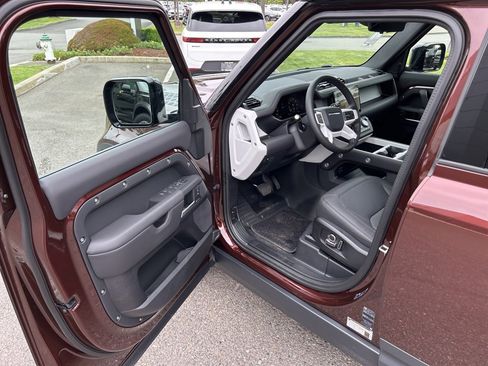 New 2025 Land Rover Defender 130 S image 10