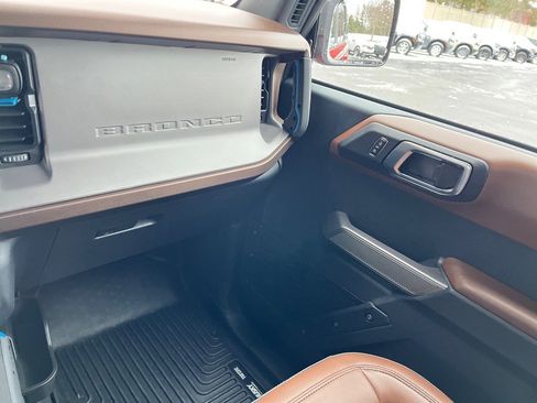 Used 2023 Ford Bronco Outer Banks image 19