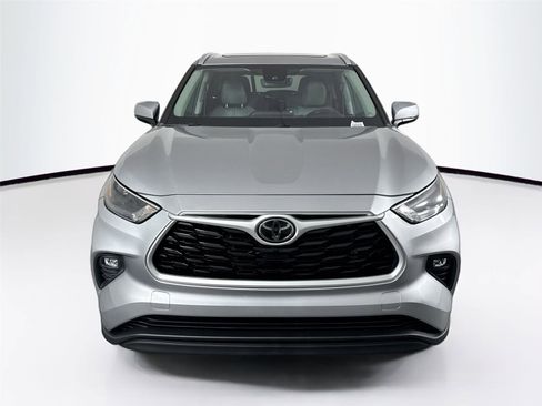 Used 2022 Toyota Highlander XLE FWD image 8