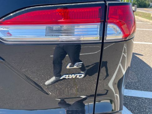 Used 2025 Toyota Corolla Cross LE w/ Moonroof Package AWD/4WD image 6