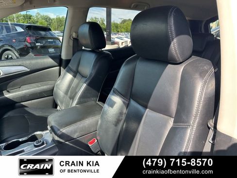 Used 2017 Nissan Pathfinder SL AWD/4WD image 13