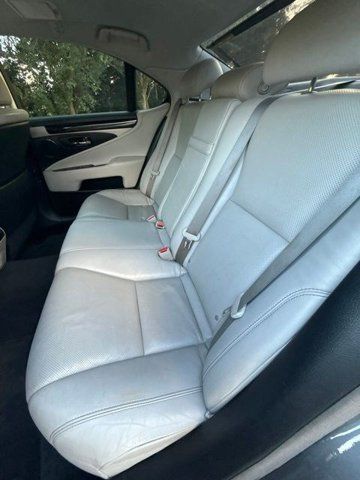 Used 2014 Lexus LS 460 w/ Comfort Package RWD image 18