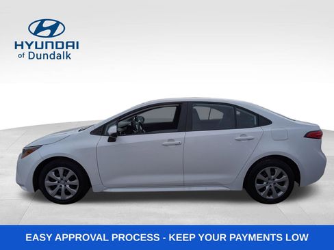 Used 2025 Toyota Corolla LE FWD image 2
