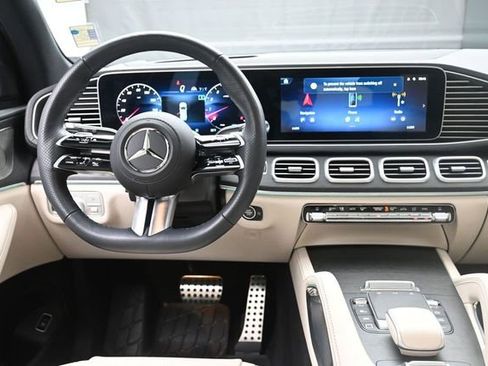 Used 2025 Mercedes-Benz GLS 450 4MATIC image 9