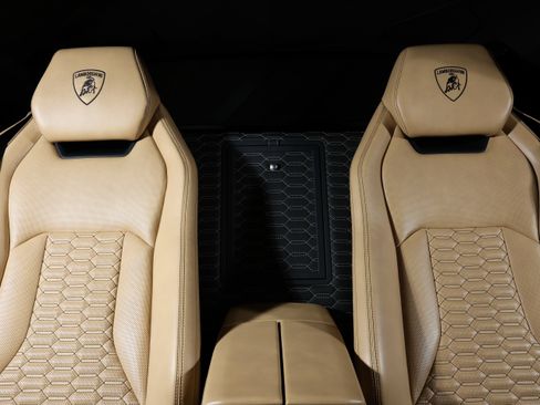 Used 2019 Lamborghini Urus AWD/4WD image 6