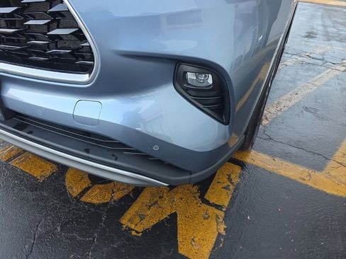 Used 2021 Toyota Highlander Platinum image 12