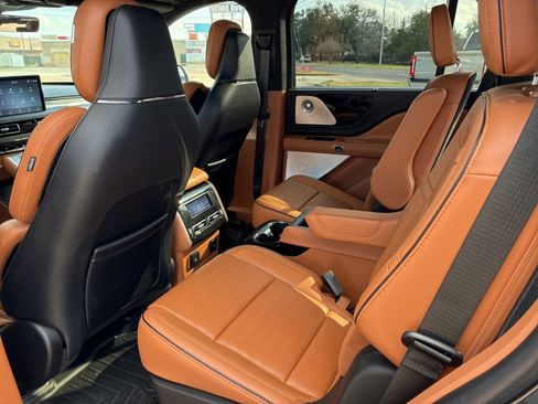 Used 2022 Lincoln Aviator Black Label Grand Touring w/ Class IV Trailer Tow Package image 12