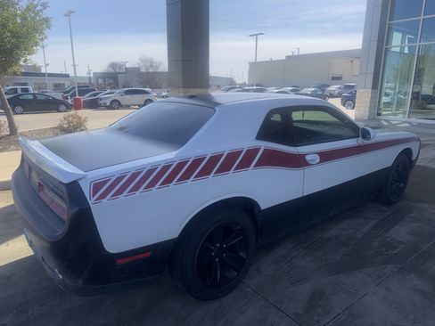 Used 2019 Dodge Challenger SXT image 15