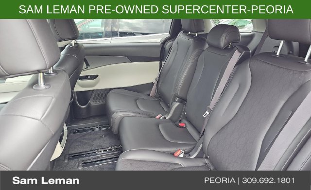 Used 2024 Kia Carnival LX FWD image 4