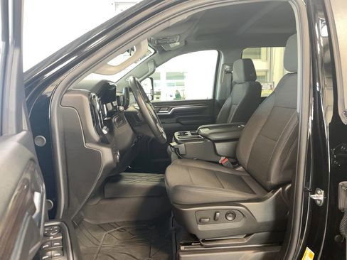 Used 2024 Chevrolet Silverado 2500 LT w/ Convenience Package image 7