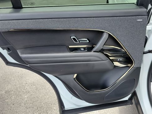 Used 2024 Land Rover Range Rover Sport SE image 9