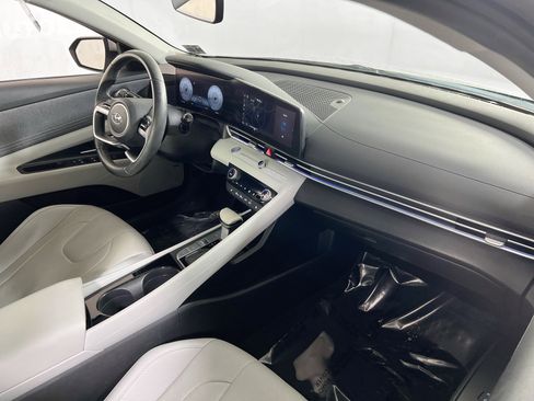 Used 2023 Hyundai Elantra Limited image 29