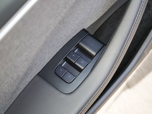 Used 2025 Tesla Model 3 Long Range RWD image 19