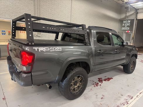 Used 2019 Toyota Tacoma TRD Off-Road image 9