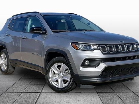 Used 2022 Jeep Compass Latitude w/ Sun and Sound Group image 2