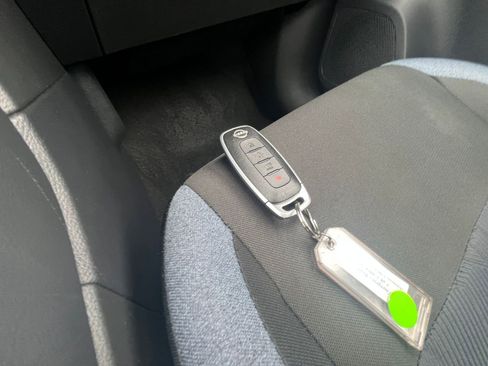 Used 2025 Nissan Versa SV FWD image 21