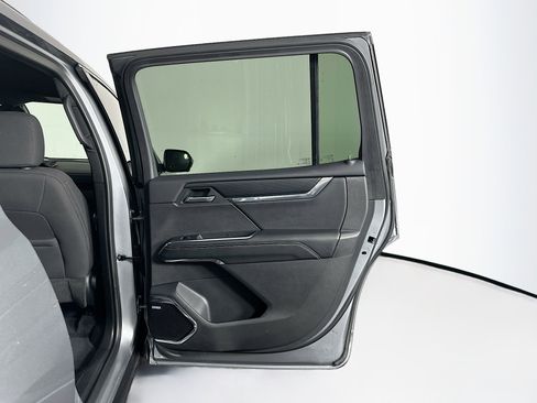 Used 2025 GMC Acadia Elevation image 32