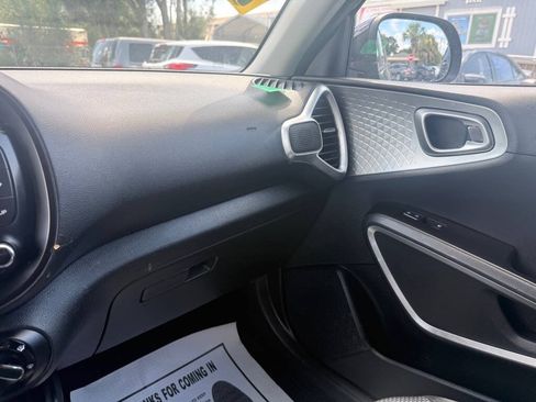Used 2022 Kia Soul LX w/ Technology Package FWD image 18