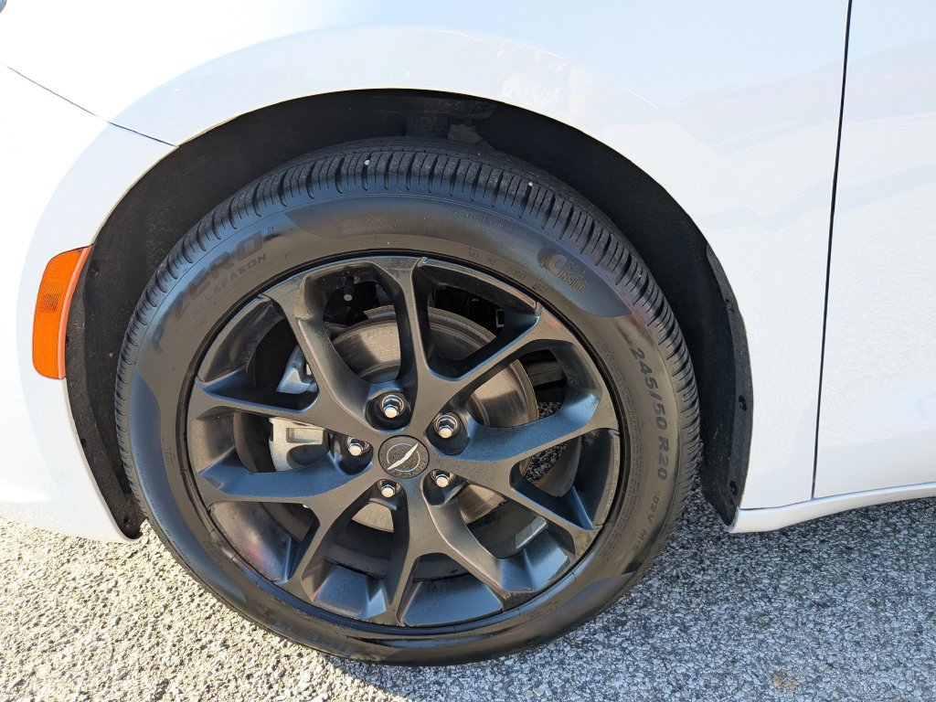 Used 2025 Chrysler Pacifica Limited FWD image 17