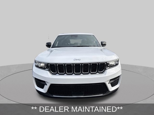 Used 2025 Jeep Grand Cherokee Laredo AWD/4WD image 2