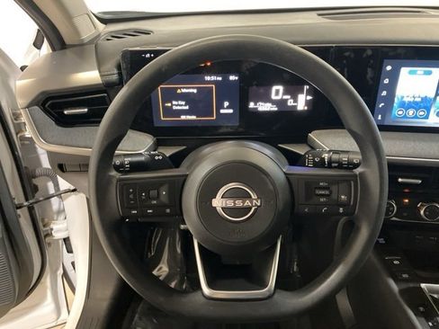 Used 2025 Nissan Kicks SV image 12