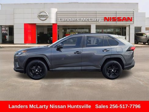 Used 2021 Toyota RAV4 LE FWD image 8