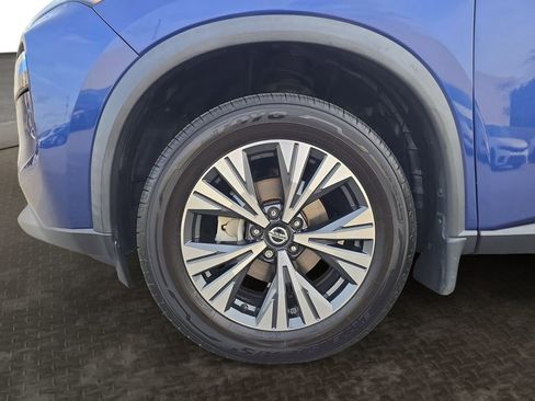 Used 2021 Nissan Rogue SV w/ Premium Package image 9