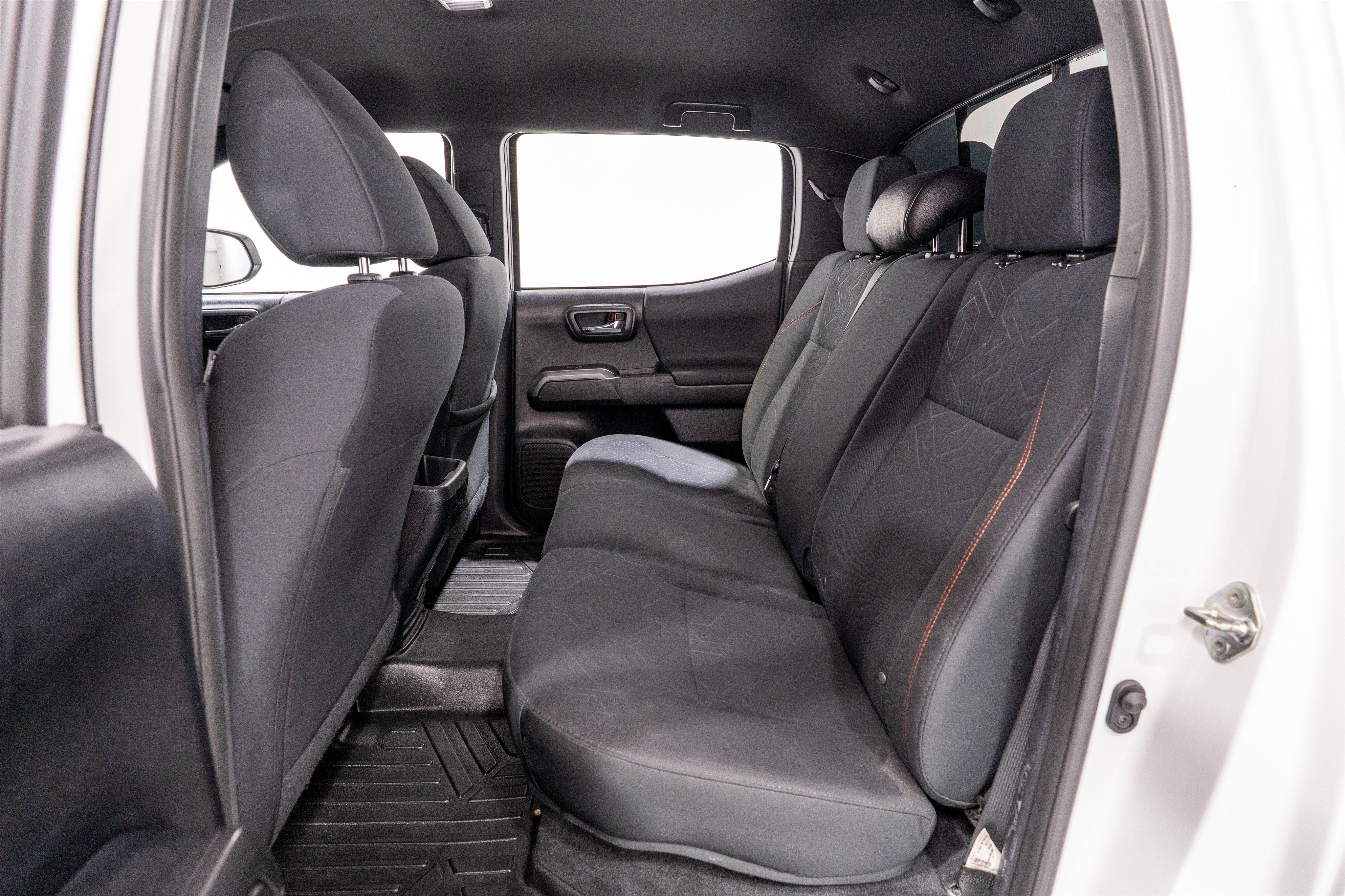 Used 2018 Toyota Tacoma TRD Off-Road AWD/4WD image 32
