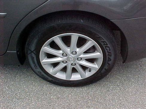 Used 2011 Toyota Camry XLE w/ SE/XLE Extra-Value Pkg FWD image 7