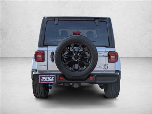 Used 2023 Jeep Wrangler Unlimited Sahara w/ Cold Weather Group AWD/4WD image 6