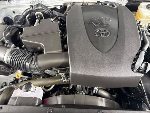 Used 2022 Toyota Tacoma TRD Off-Road w/ TRD Premium Off Road Package AWD/4WD image 42
