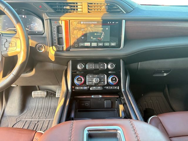 Used 2024 GMC Yukon Denali Ultimate AWD/4WD image 13