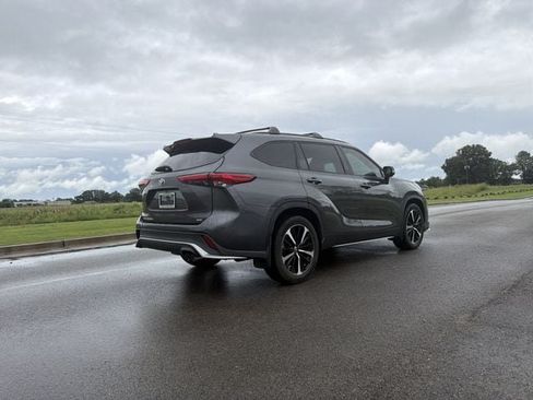 Used 2021 Toyota Highlander XSE FWD image 5