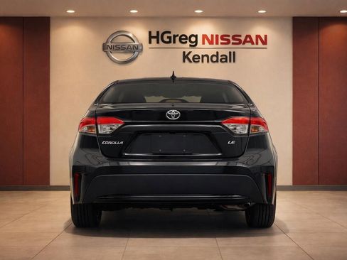 Used 2022 Toyota Corolla LE image 6