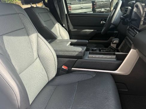 Used 2025 Toyota Sequoia Limited w/ Tow Technology Package AWD/4WD image 14
