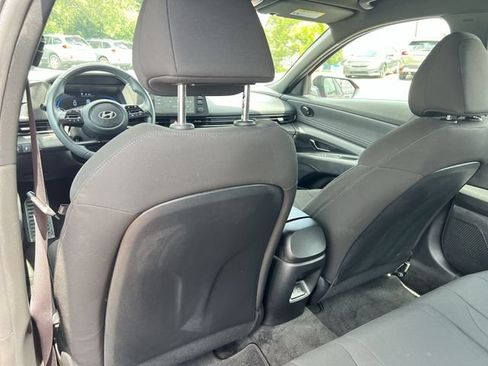 Used 2025 Hyundai Elantra Sport FWD image 32