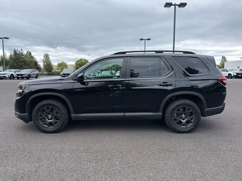 Used 2023 Honda Pilot TrailSport image 4