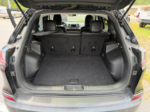 Used 2020 Jeep Cherokee Latitude Plus FWD image 19