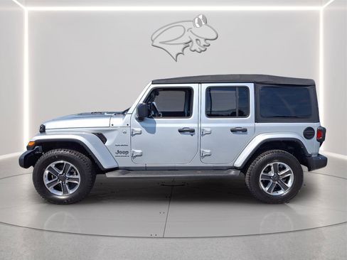Used 2023 Jeep Wrangler Unlimited Sahara AWD/4WD image 7