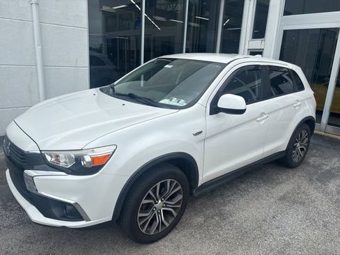 Used 2017 Mitsubishi Outlander Sport SE AWD/4WD image 2