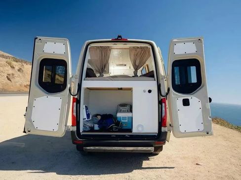 Used 2021 Mercedes-Benz Sprinter 2500 image 51