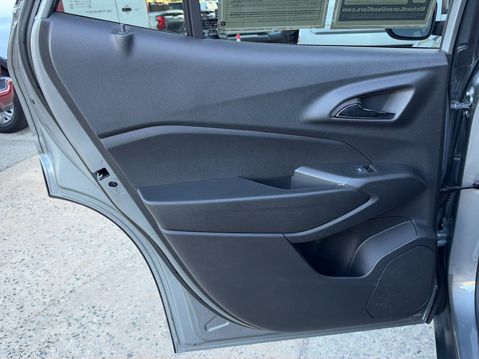 Used 2025 Chevrolet Trax RS w/ Sunroof Package FWD image 21