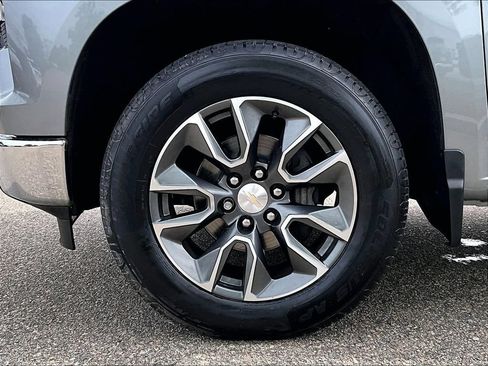 Used 2024 Chevrolet Silverado 1500 LT AWD/4WD image 7